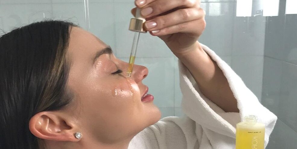 Utiliser des huiles pour le rajeunissement du visage